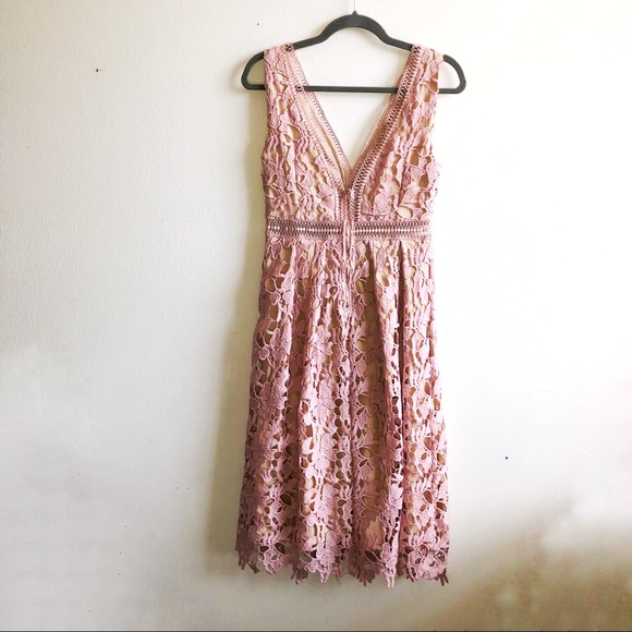 Romeo & Juliet Couture Double-V Lace Midi Dress - Picture 12 of 13